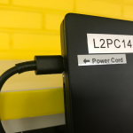 L2-läppärilainaamon johtoliitäntä/ Power cord of L2 laptop vendor